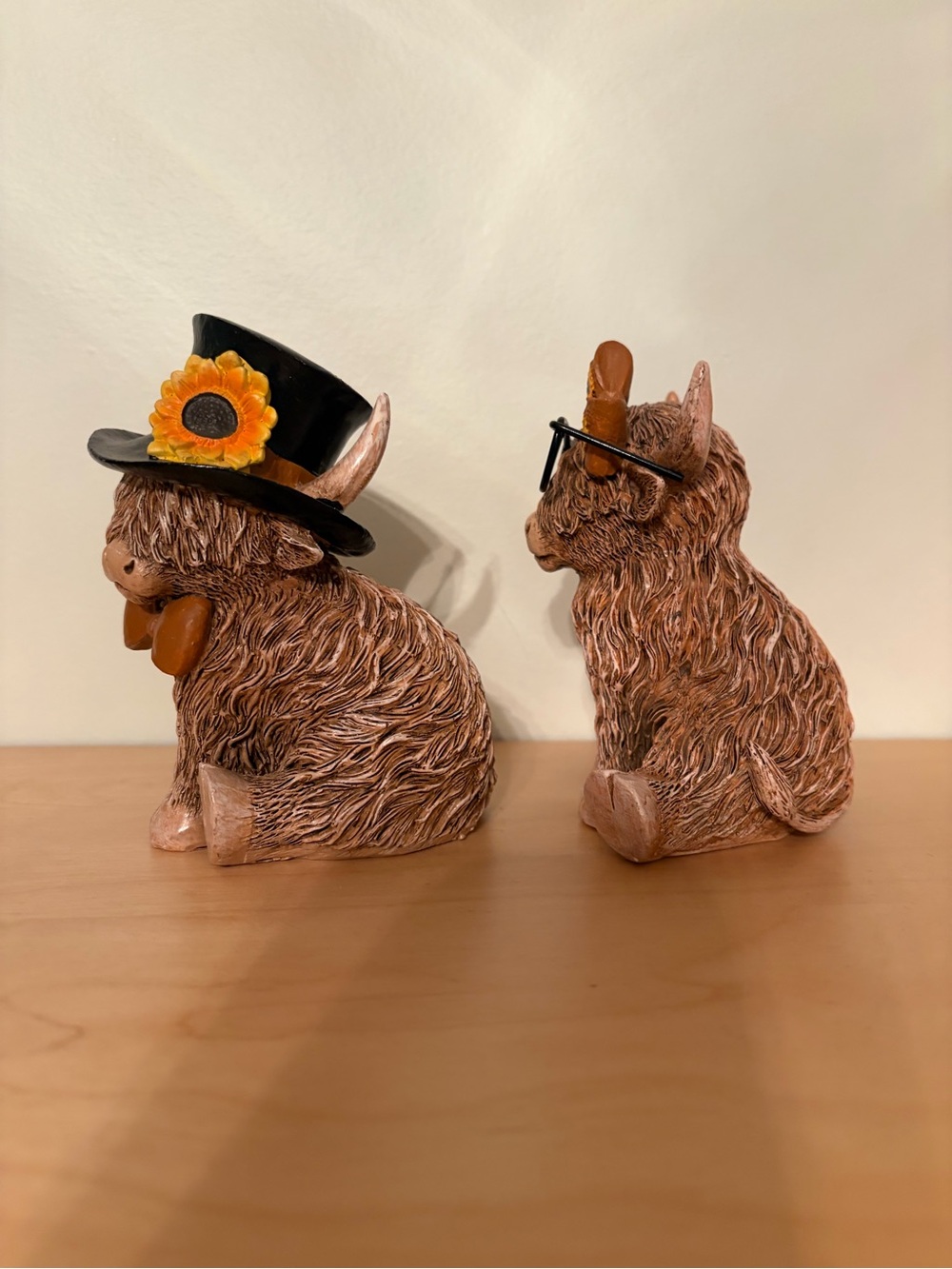 Hobby Lobby Brown Highland Cow Figurine Duo with Sunflower Accents approx 4 1/2” - Picture 4 of 4